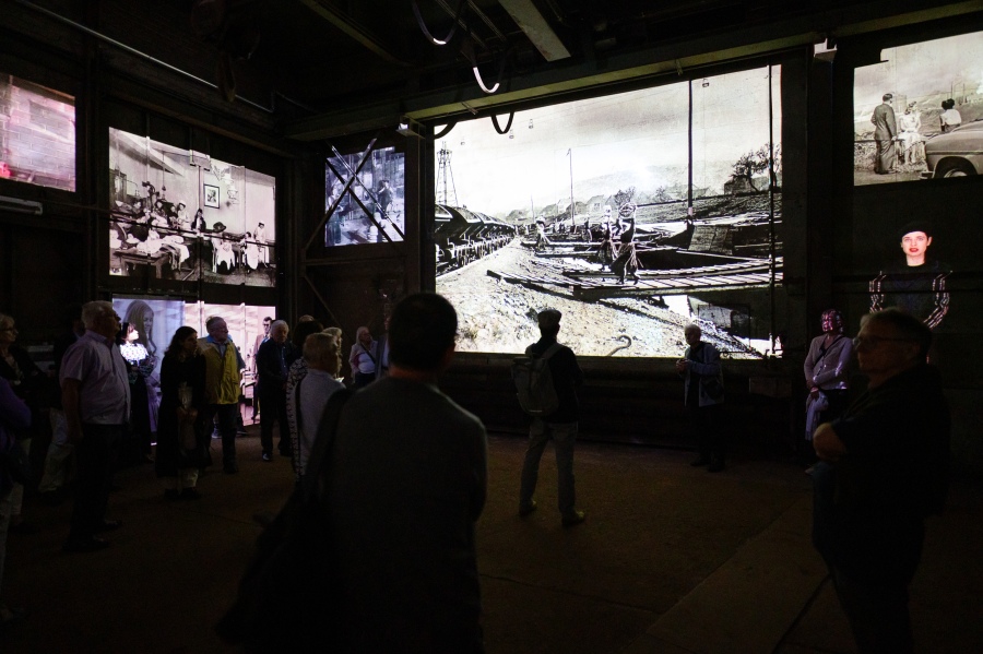 Eine Raummontage der Ausstellung
