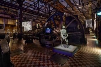 preview Afrika 20 Ausstellungsansicht Vordergrund Atkinson